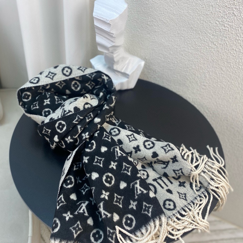 LV Monogram Reykjavik scarf