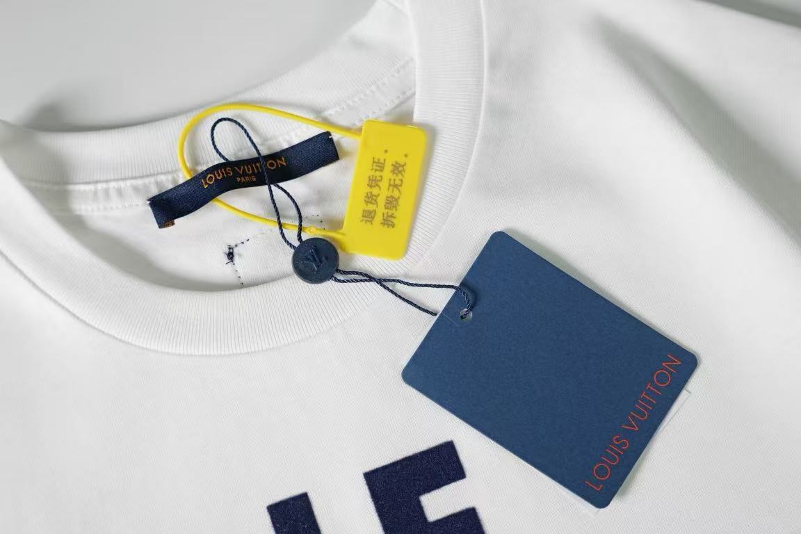 Louis Vuitton 'The world is yours' T-shirt