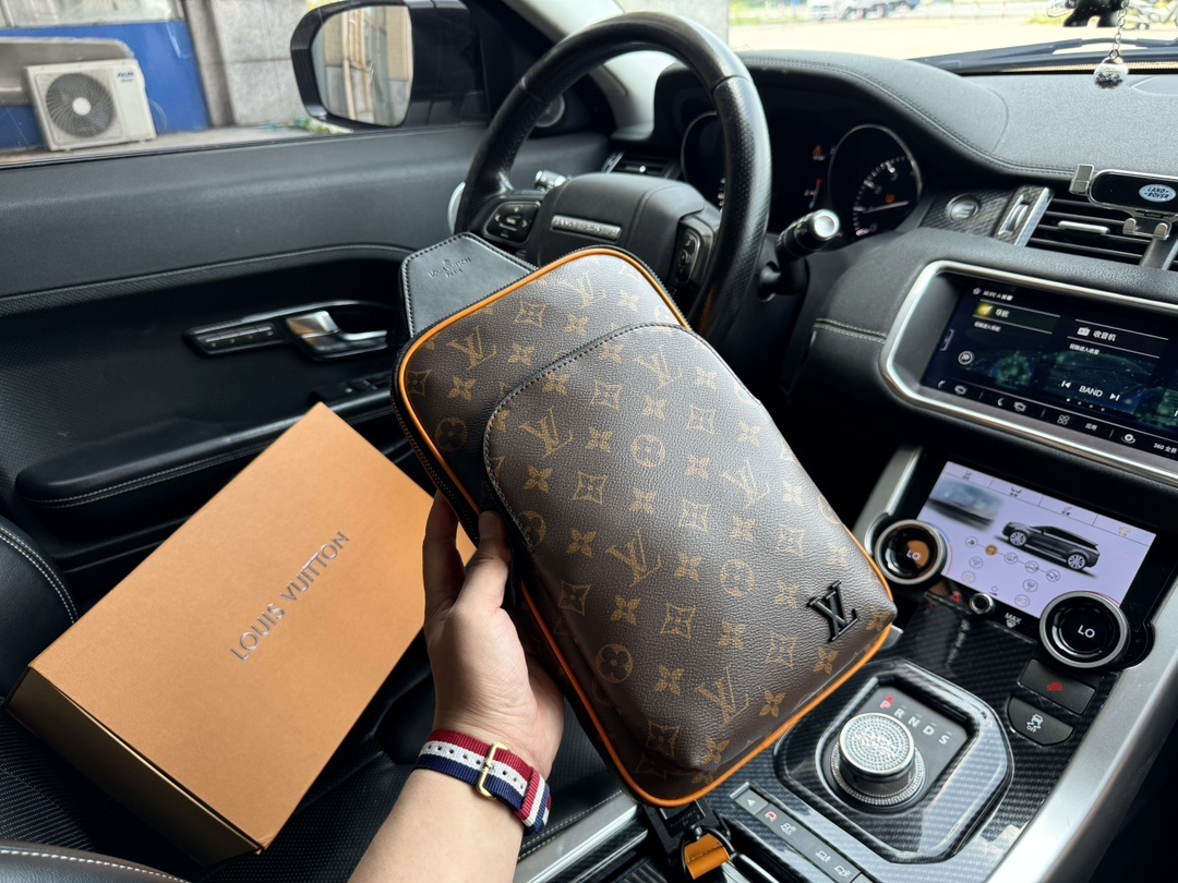 Louis Vuitton breast bag shoulder bag