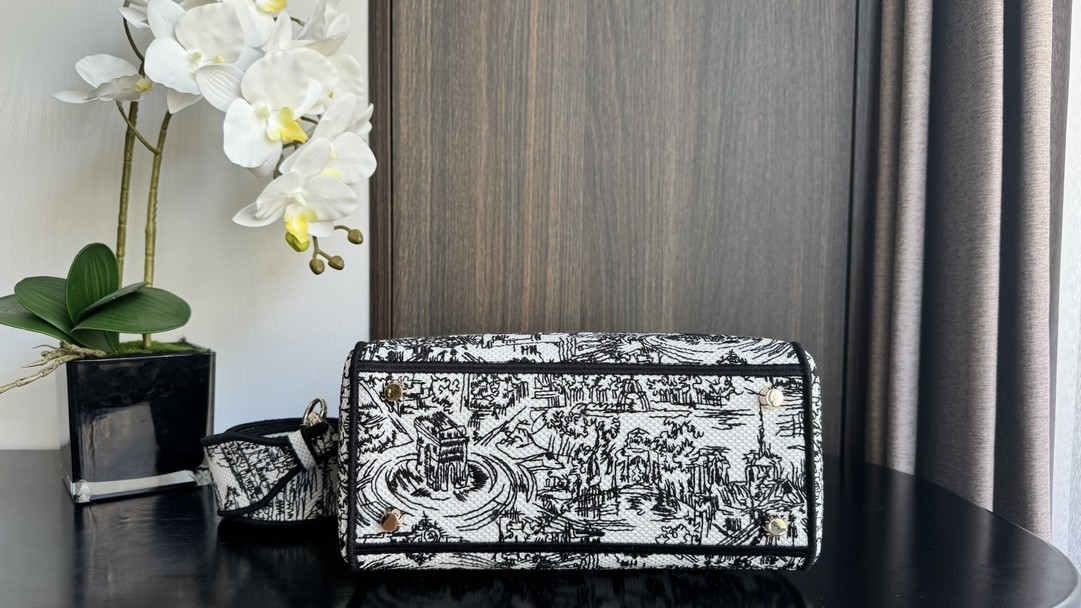 Top Quality Medium Lady D-Lite Bag