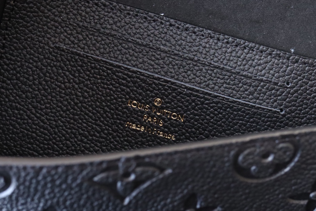 Top version LV woc LiLy Woc Monogram chain bag