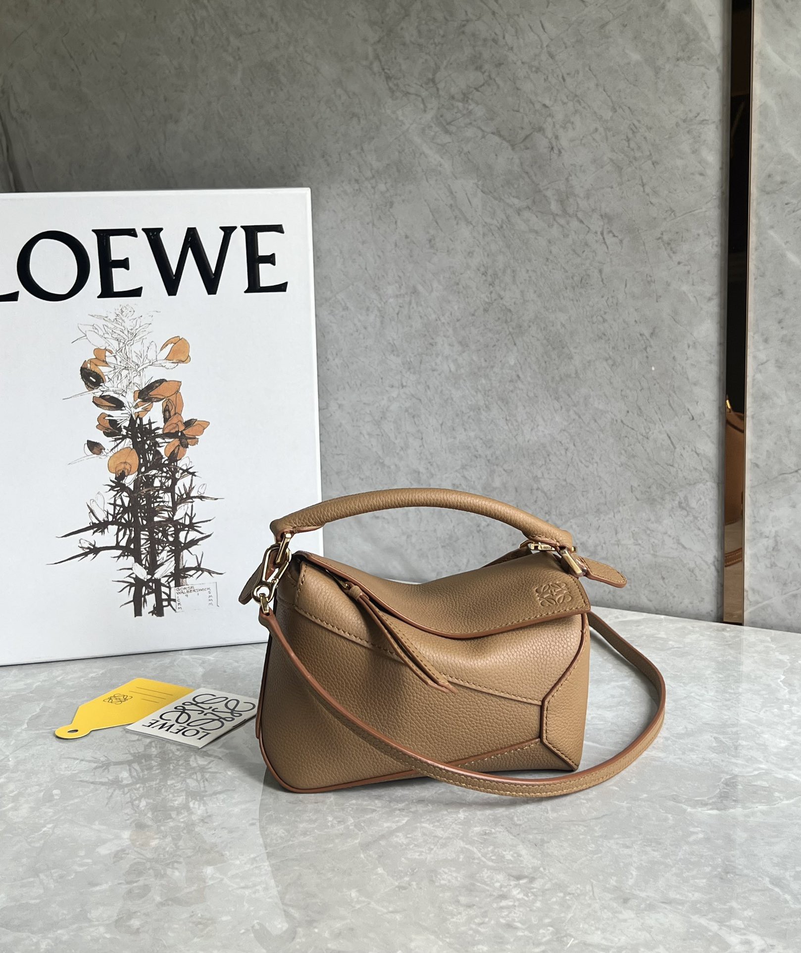 Loewe Cowhide zzle shoulder bag