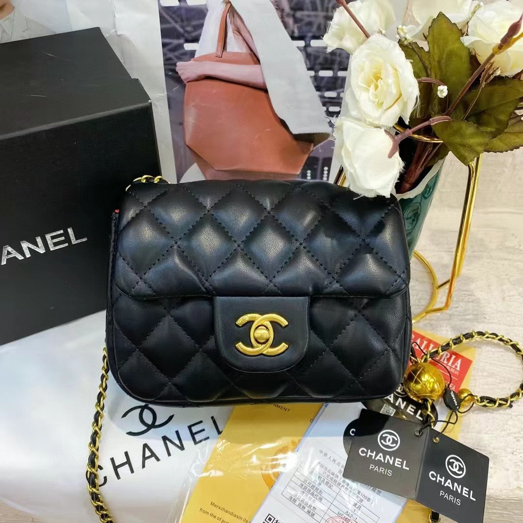 Chanel chain crossbody bag