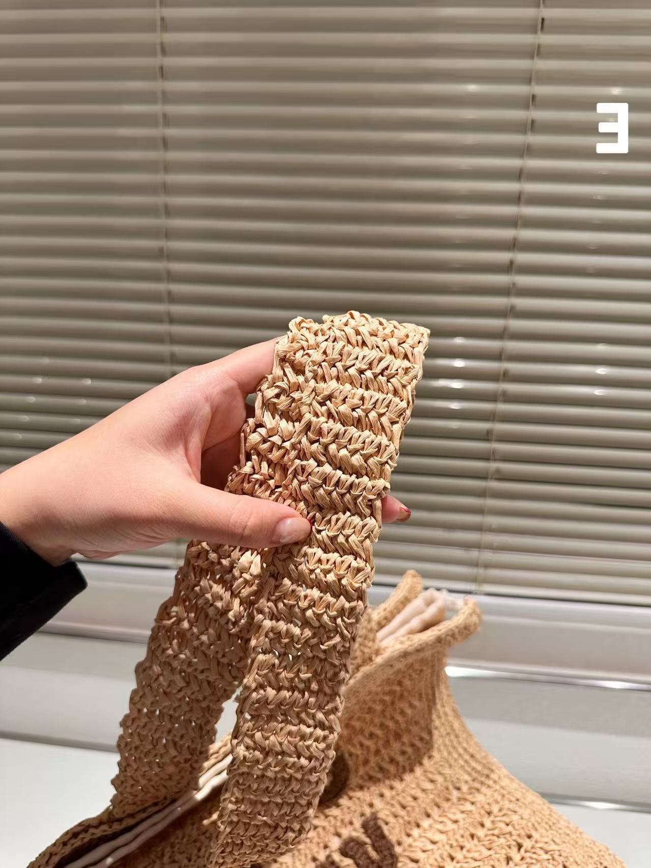 Miumiu 2-in-1 straw bag