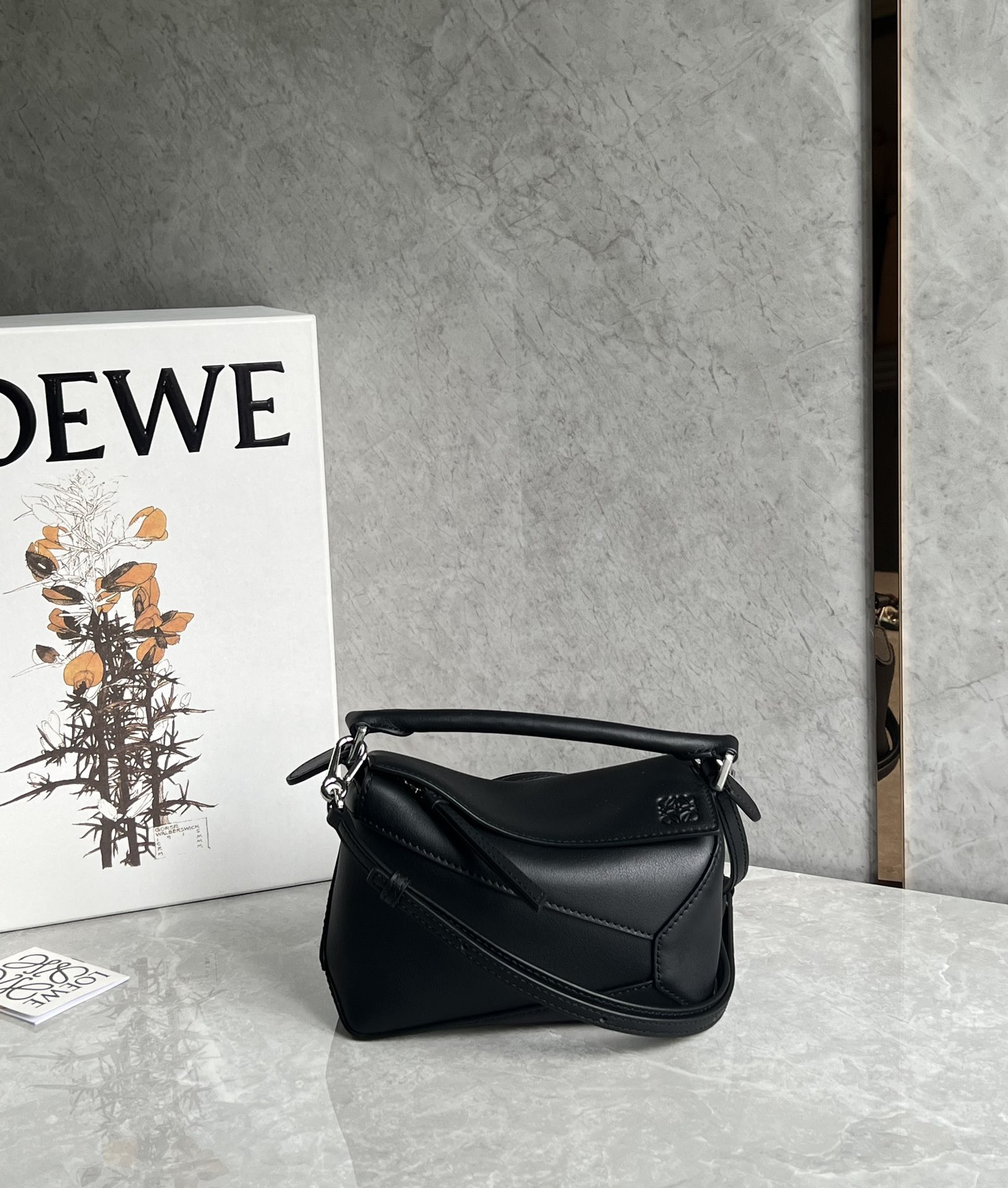 Loewe Cowhide zzle shoulder bag
