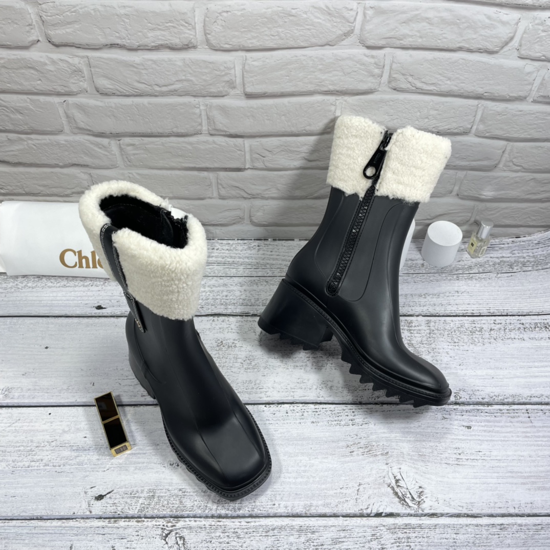Chloe Lamb wool short boots