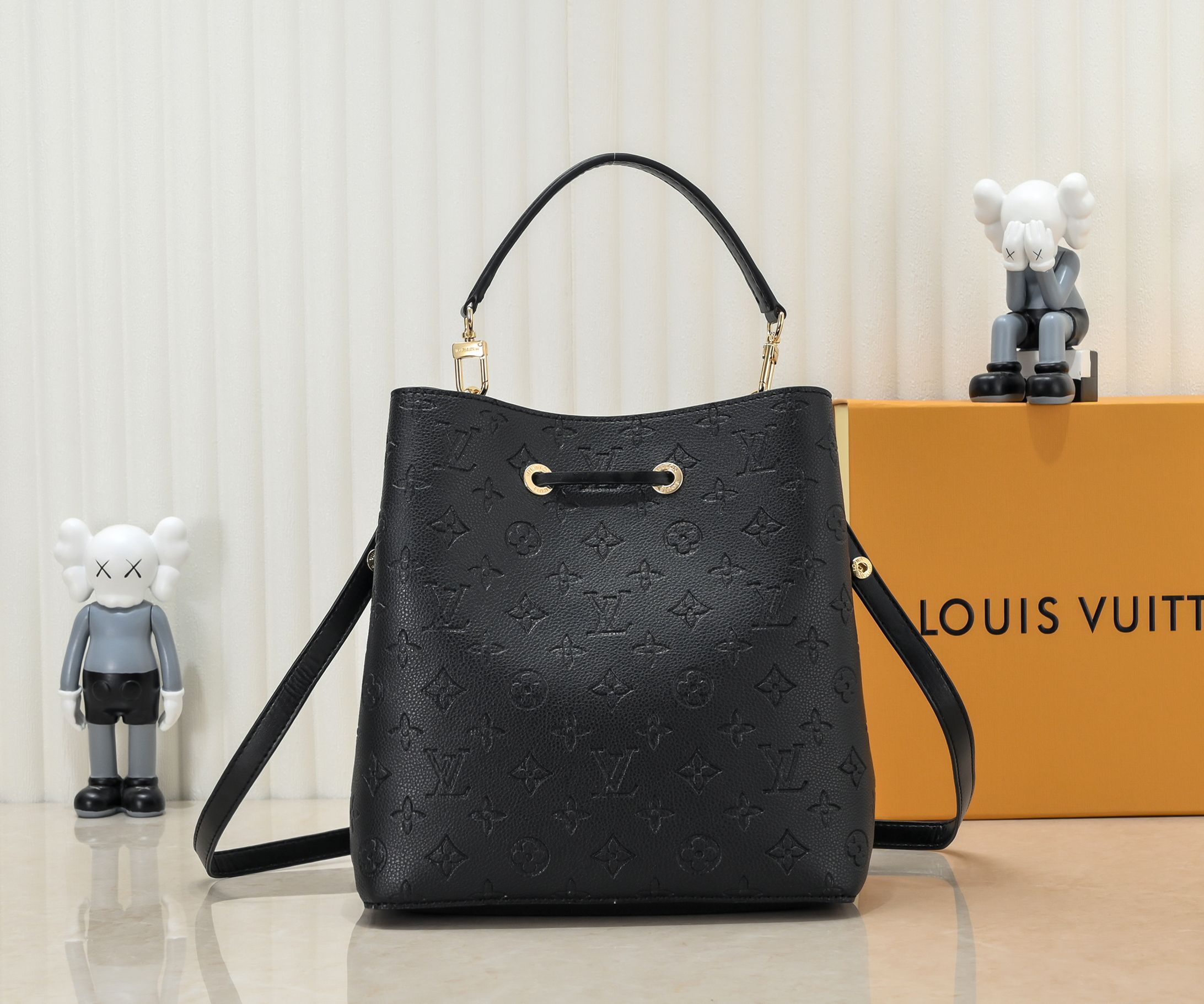 LV Neonoe Monogram Bucket bag