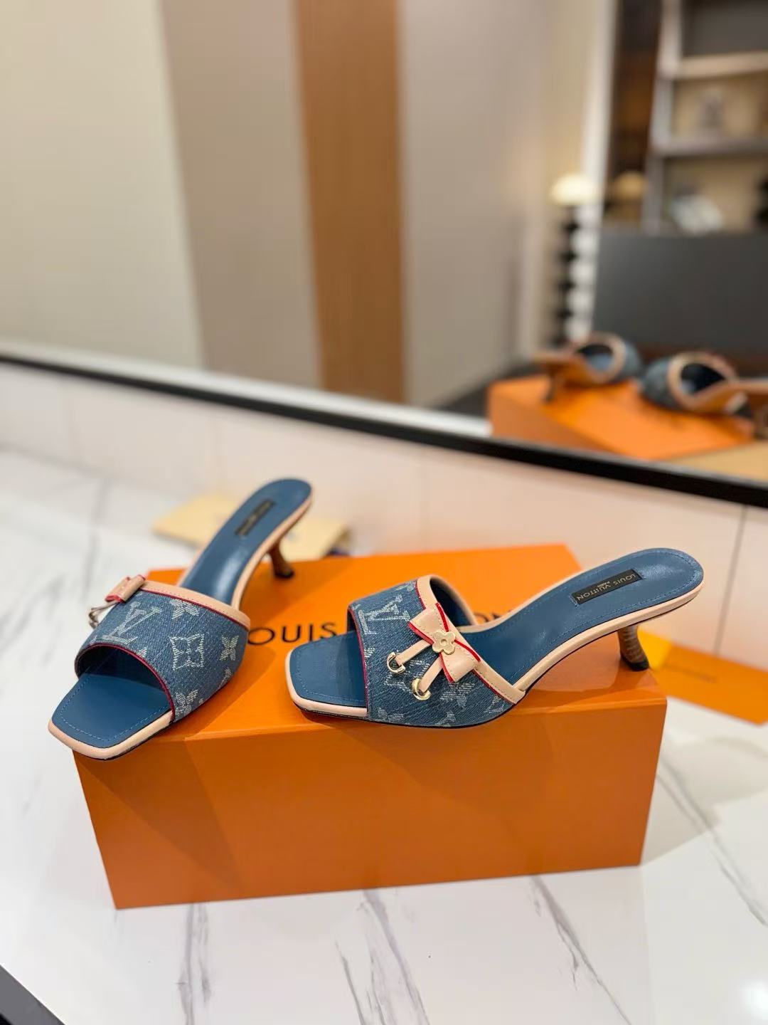 Louis Vuitton presbytery/denim sandals