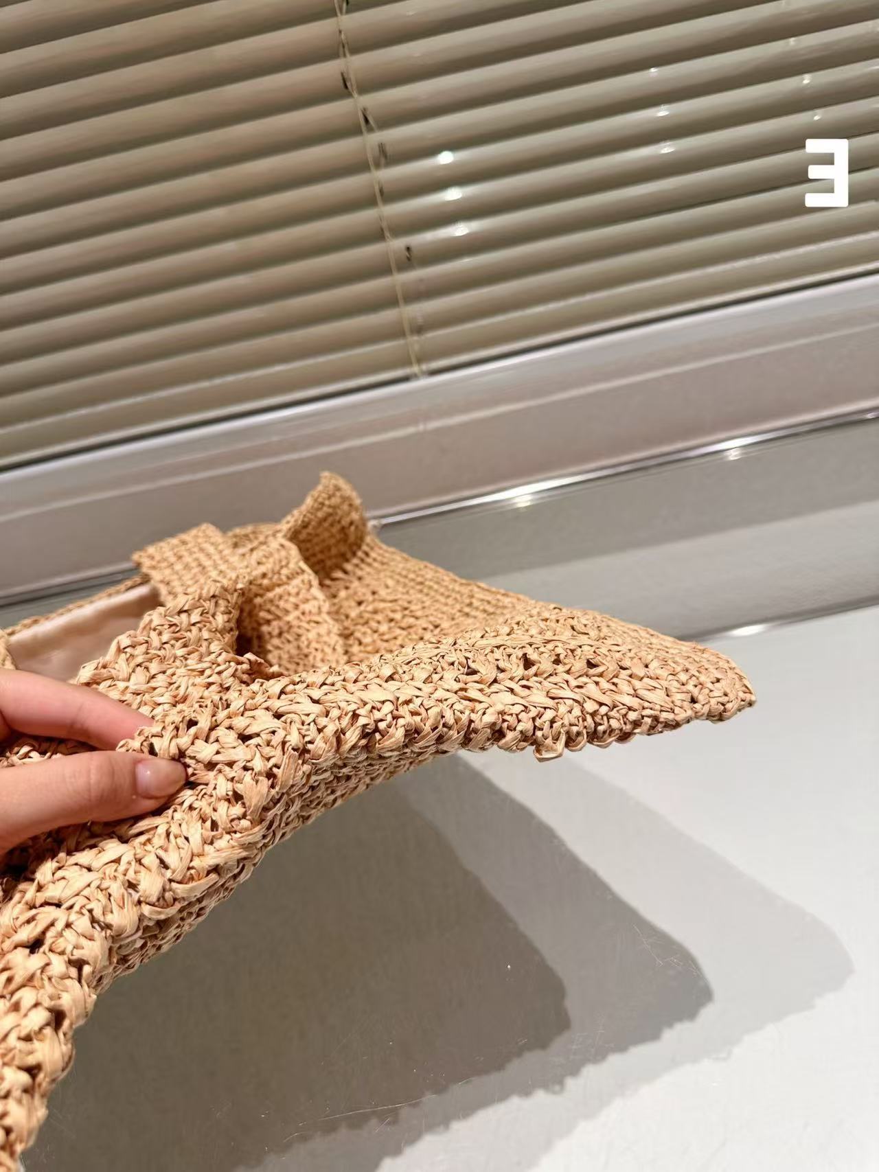 Miumiu 2-in-1 straw bag