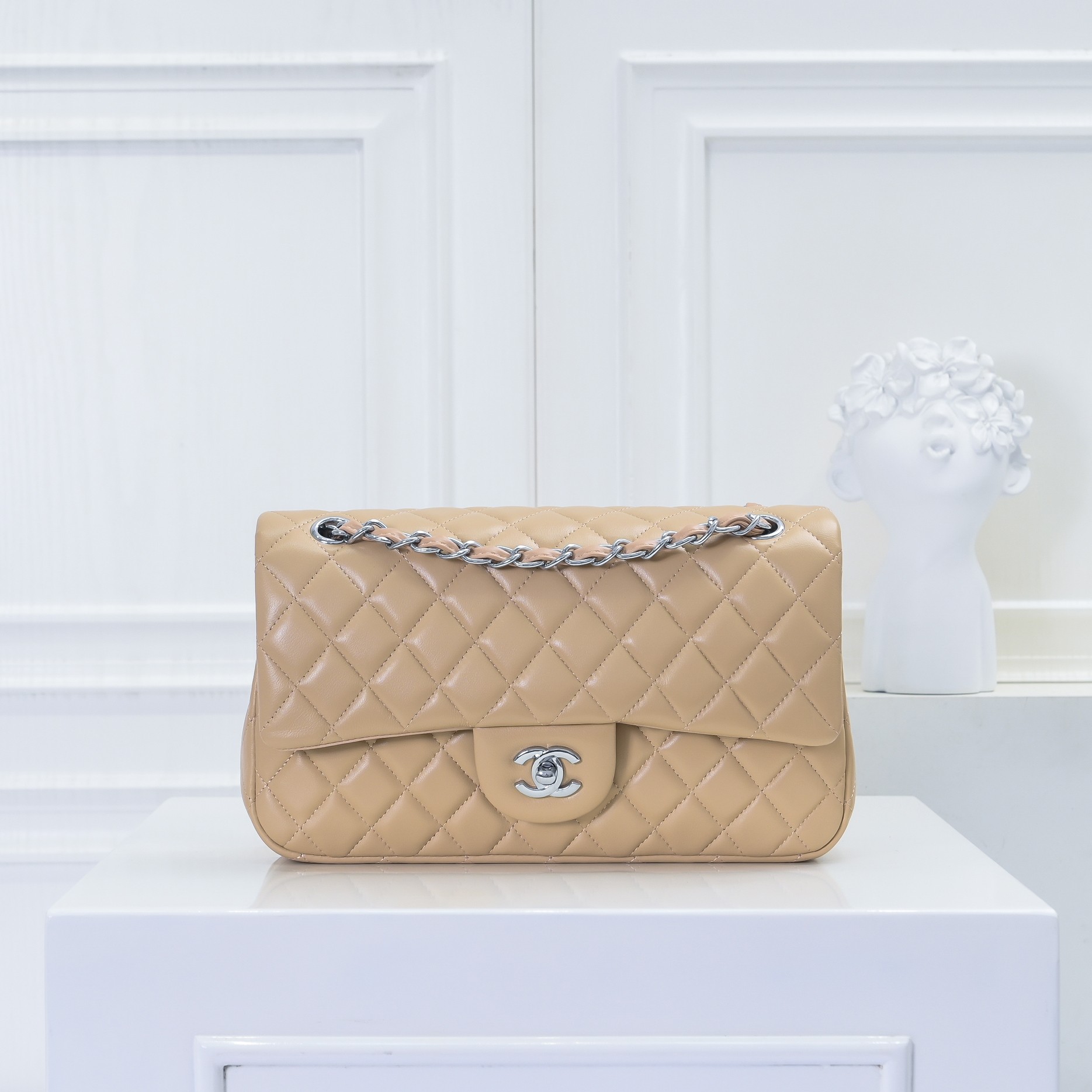 Chanel Classic chain Crossbody Bag
