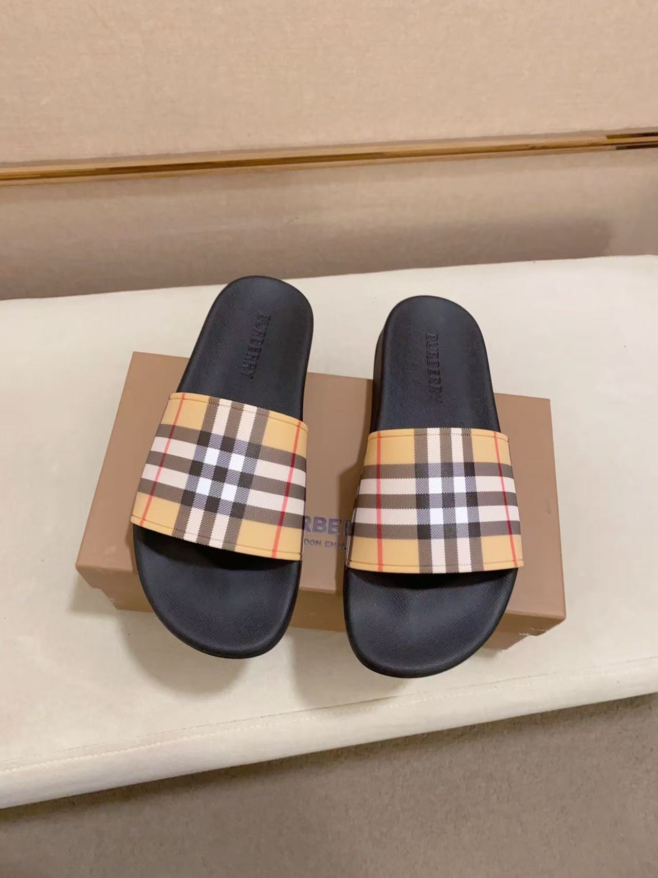 Burberry Men's Slippers