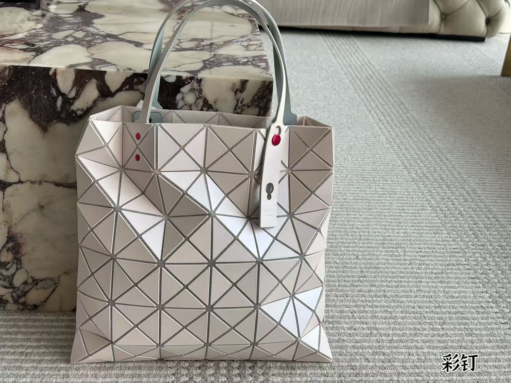Issey  Miyake  BAOBAO