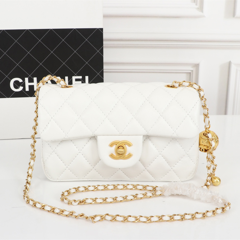 Chanel crossbody chain bag