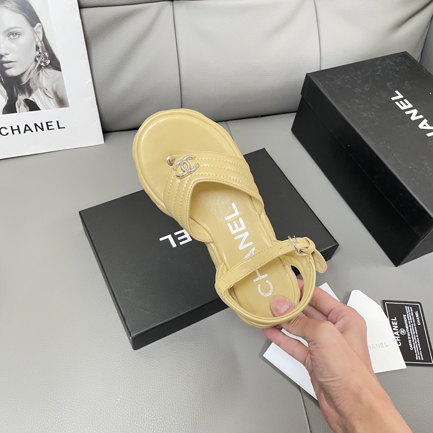 Chanel 25SS C buckle thick-soled flip-flops
