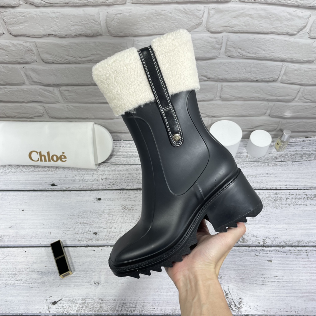 Chloe Lamb wool short boots