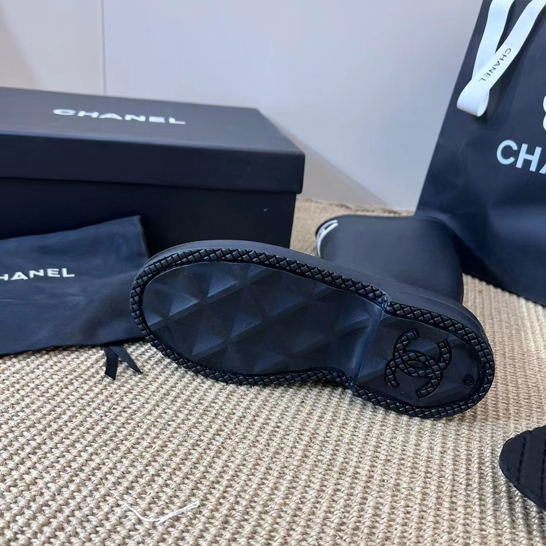 Chanel boots 23FW runway show