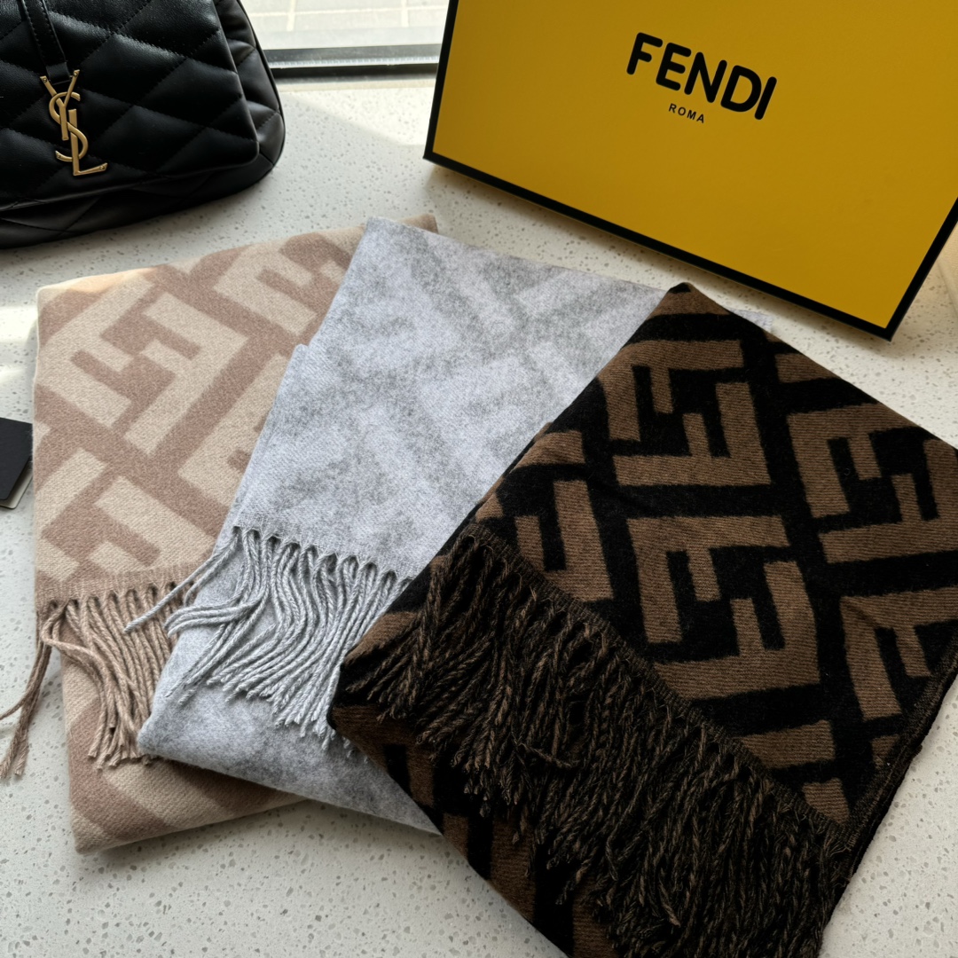Fendi scarf 100% cashmere