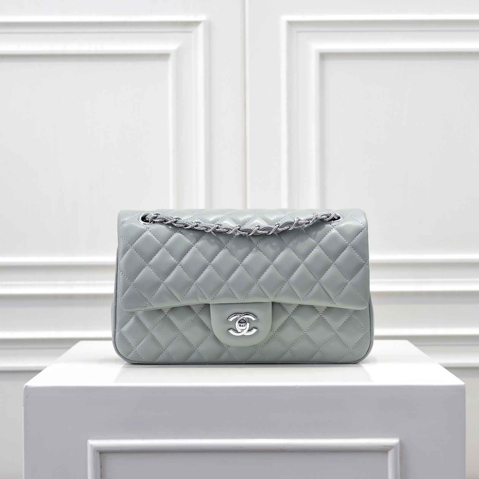 Chanel Classic chain Crossbody Bag