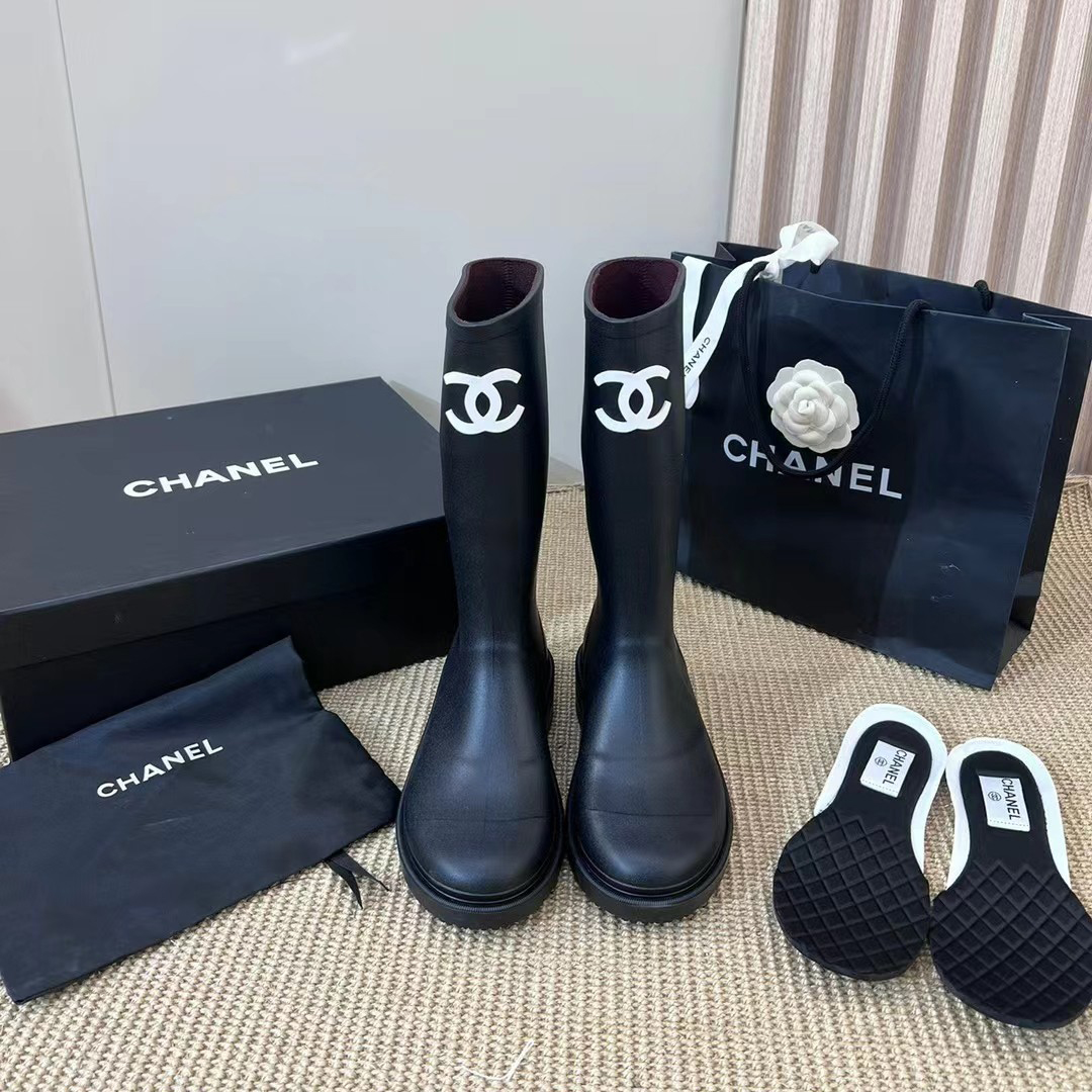 Chanel boots 23FW runway show