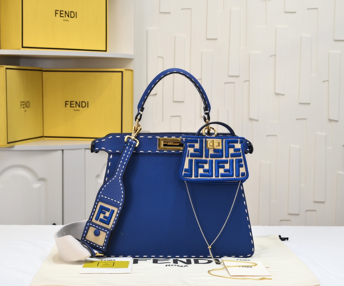 Fendi Peekaboo ISeeU Medium crossbody Handbag