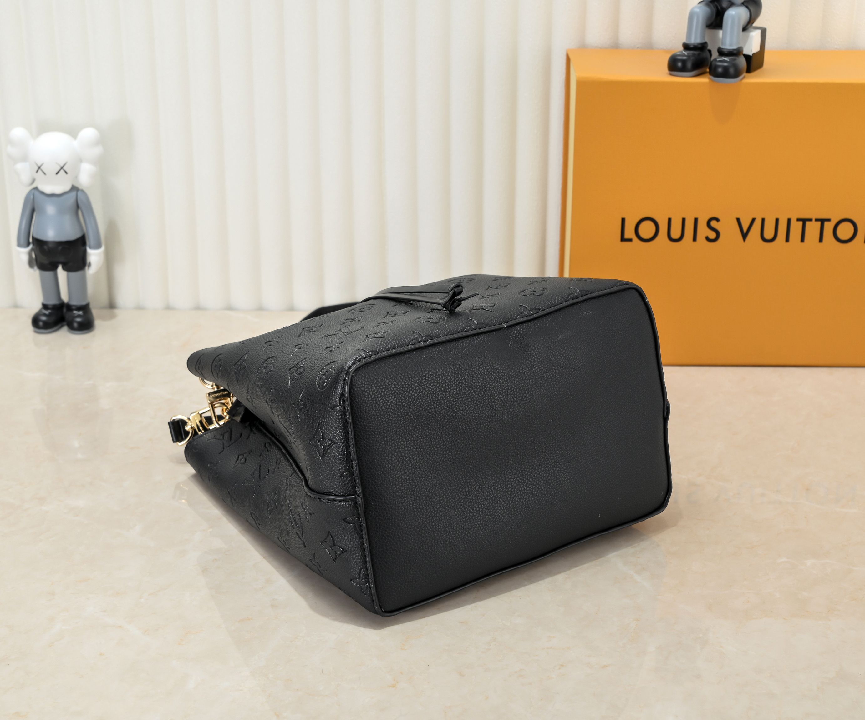 LV Neonoe Monogram Bucket bag