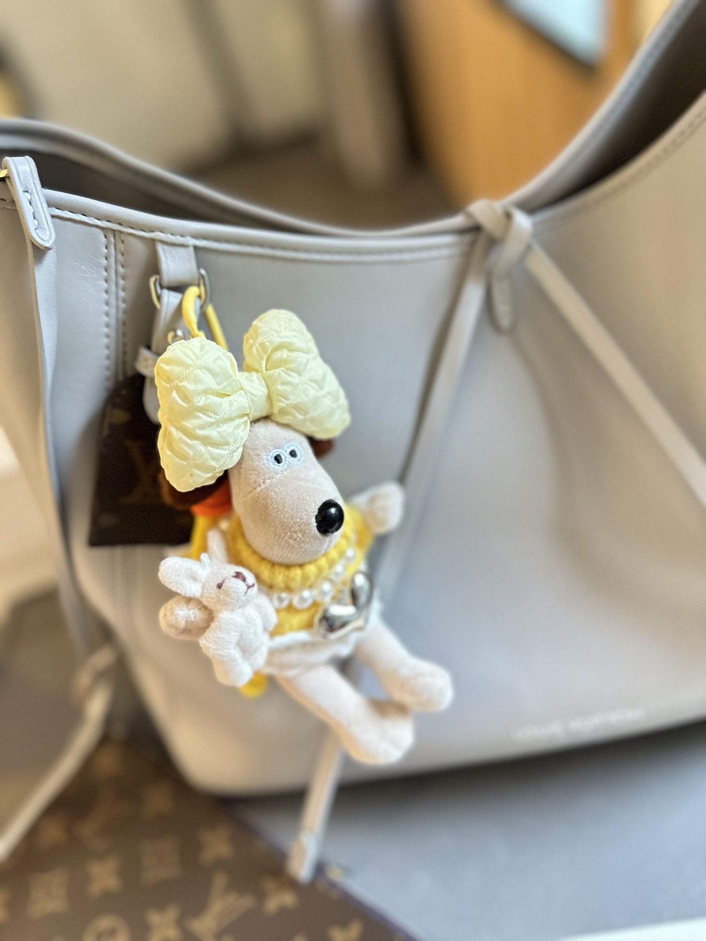 LV Classic new Louis Vuitton Grey Carry all