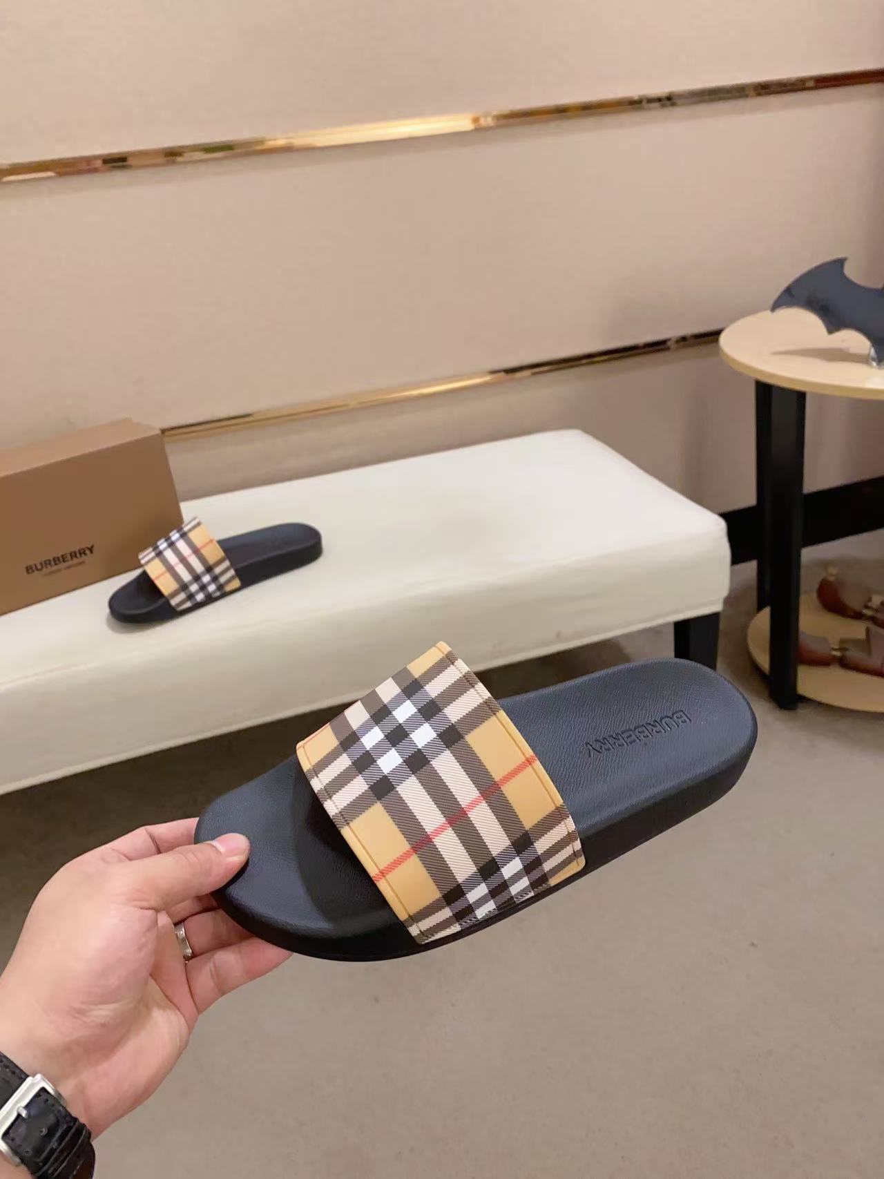 Burberry Men's Slippers