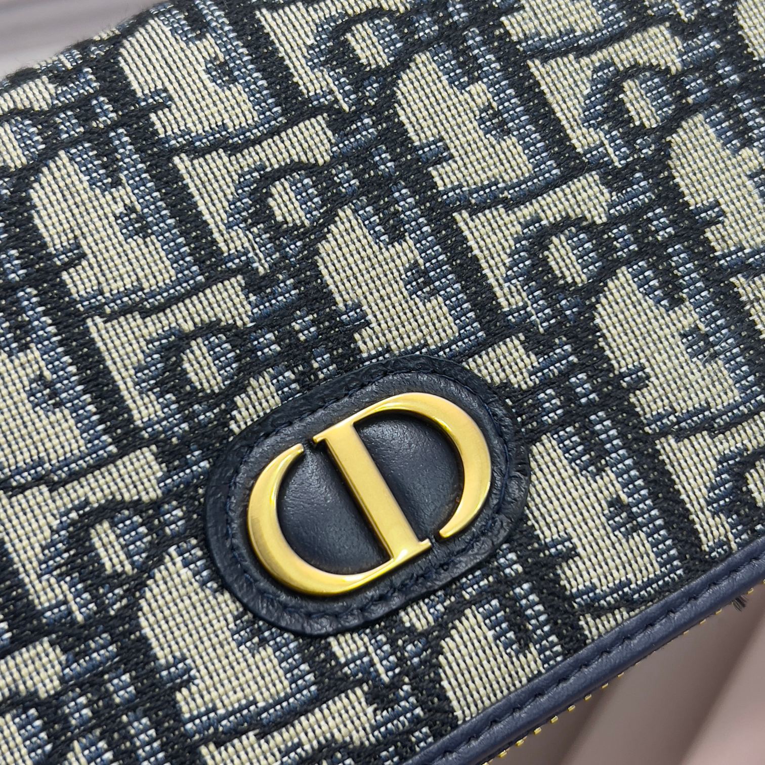 Replica Dior 30 Montaigne Voyageur Slim Wallet