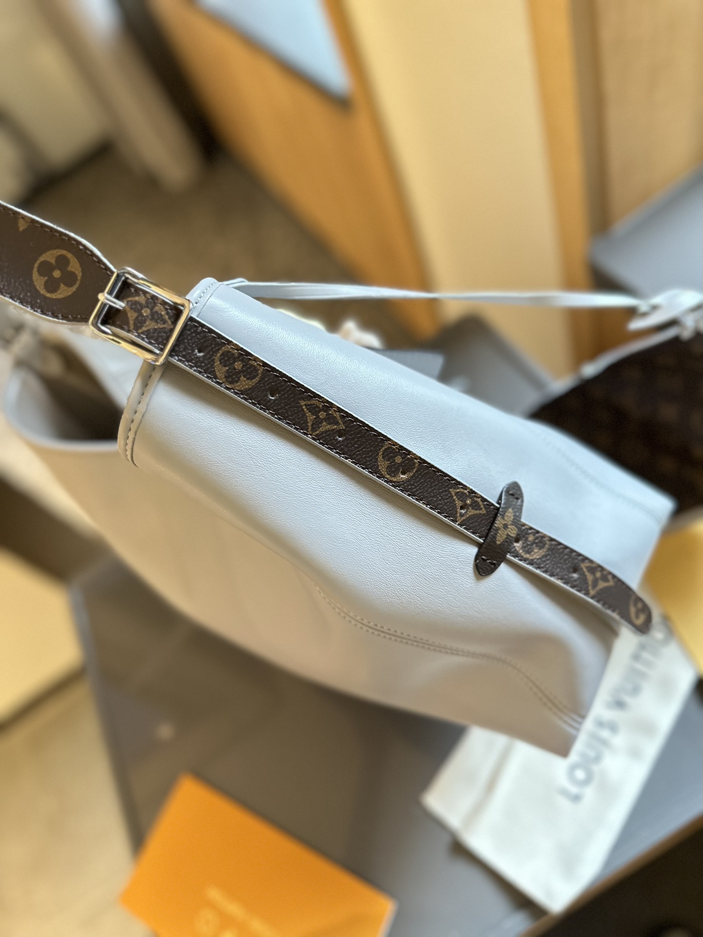 LV Classic new Louis Vuitton Grey Carry all