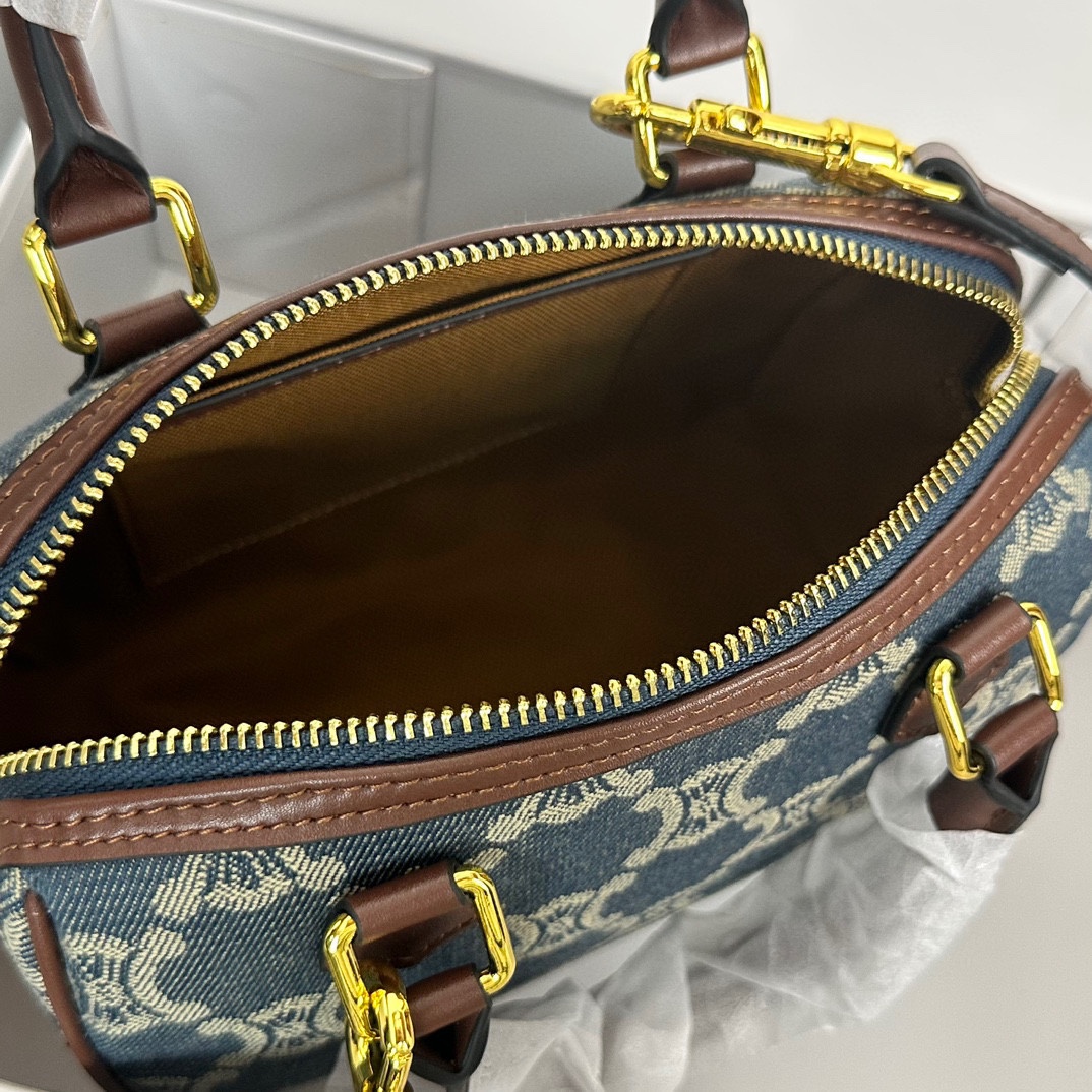 Celine  Triomphe Canvas shoulder bag