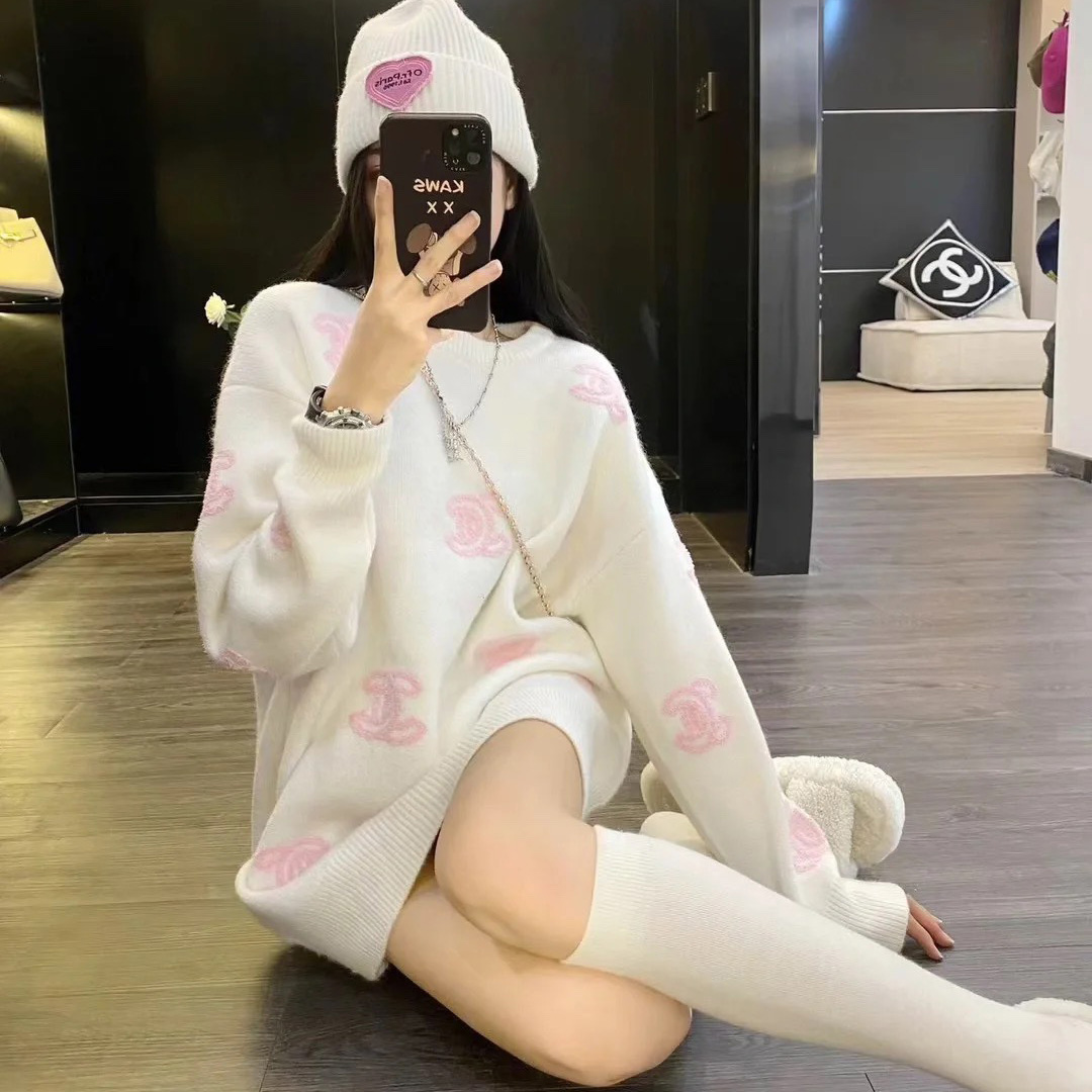 Chanel round neck knitted pullover sweater