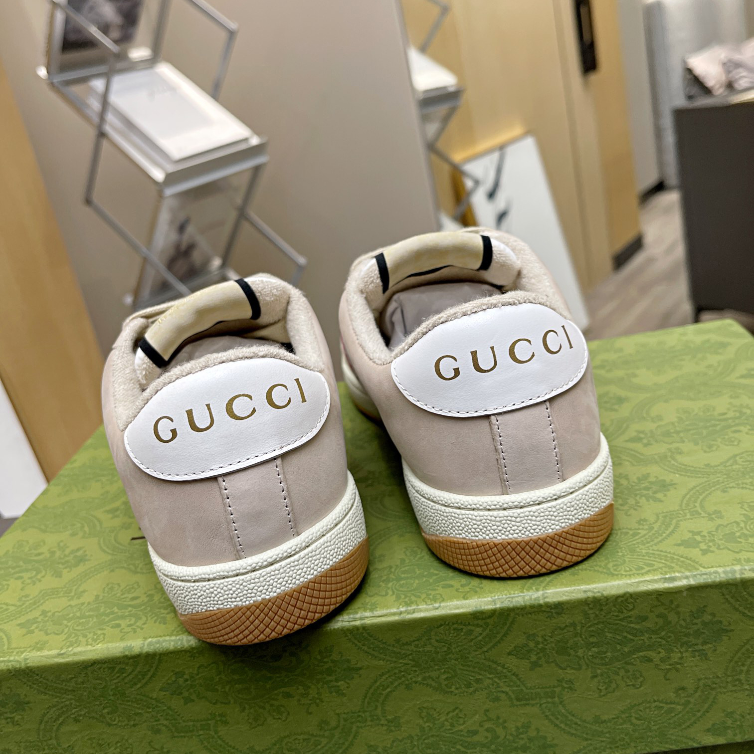 Gucci Distressed Screener sneaker unisex