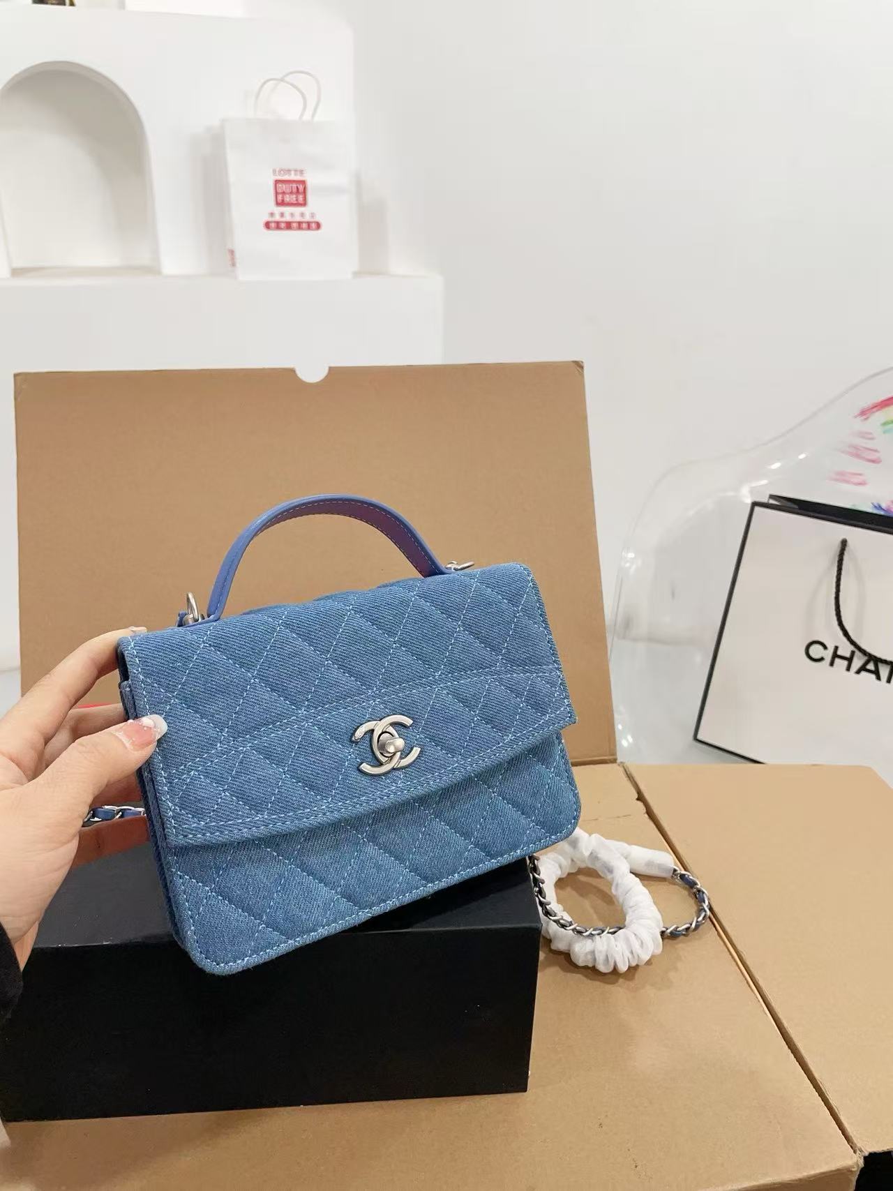 CHANEL 25c shoulder chain bag