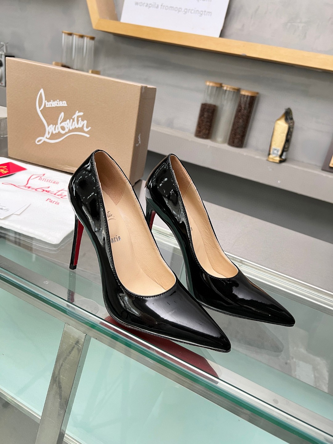 High Quality Christian Louboutin So Kate patent leather pumps