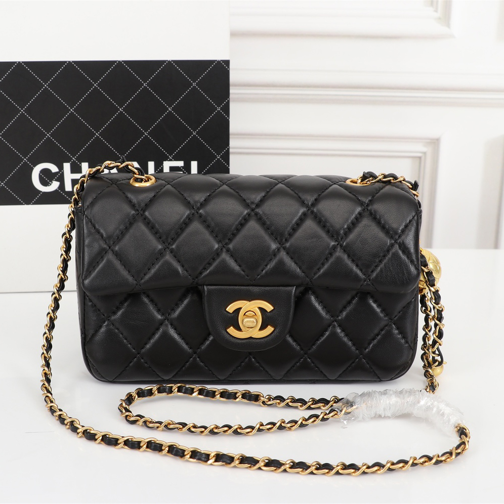Chanel crossbody chain bag