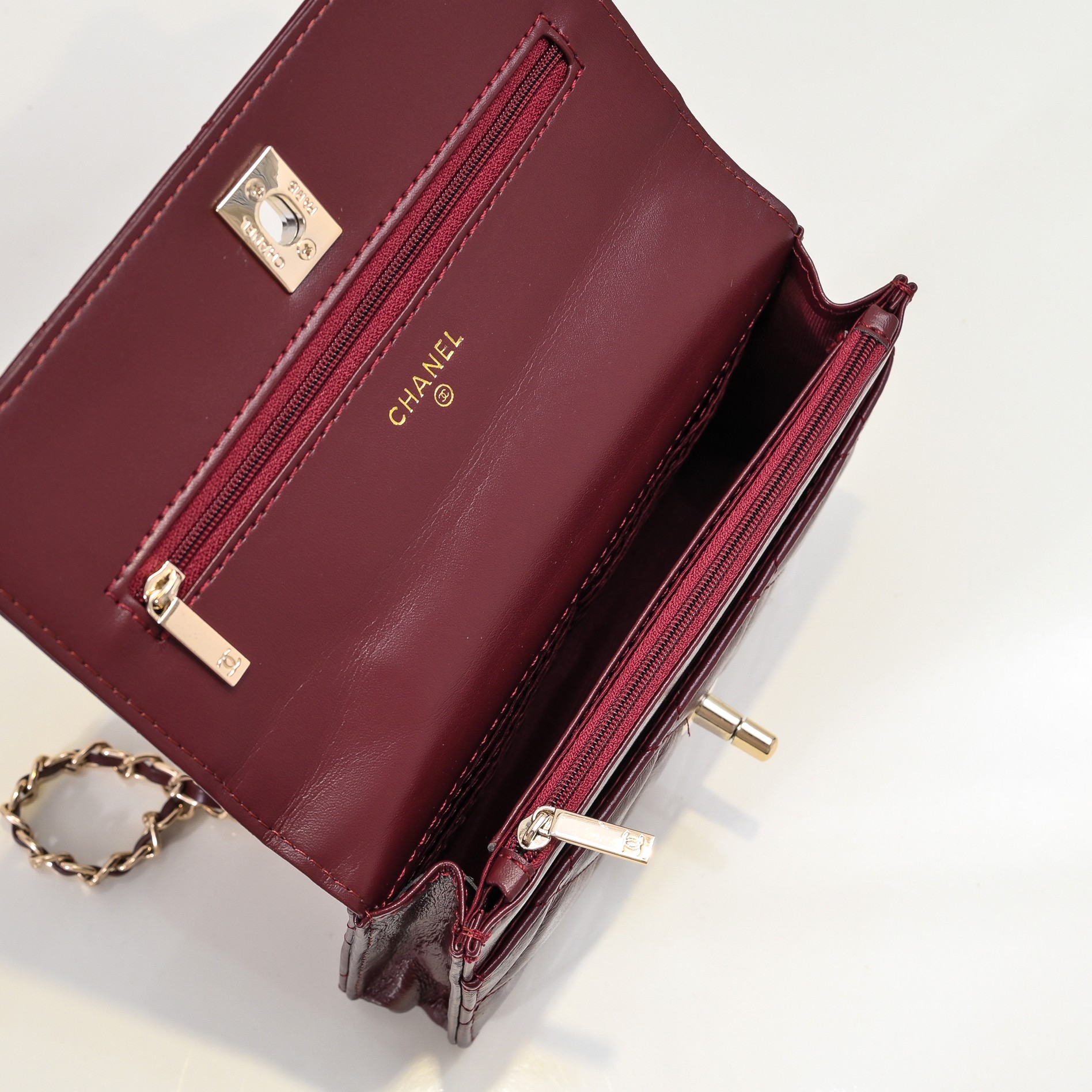 Chanel 24B woc chain bag