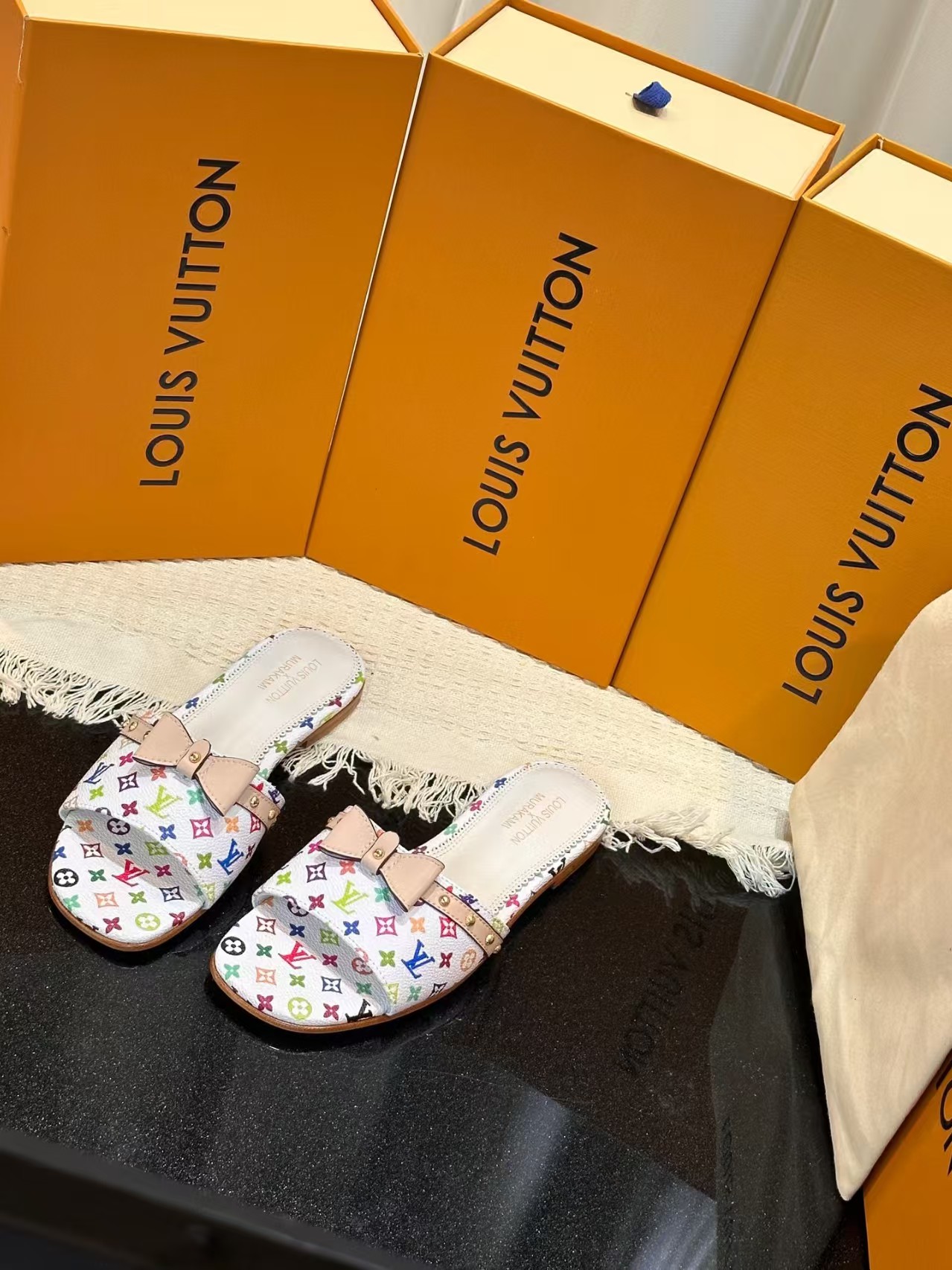 LV high quality original 1:1 slippers