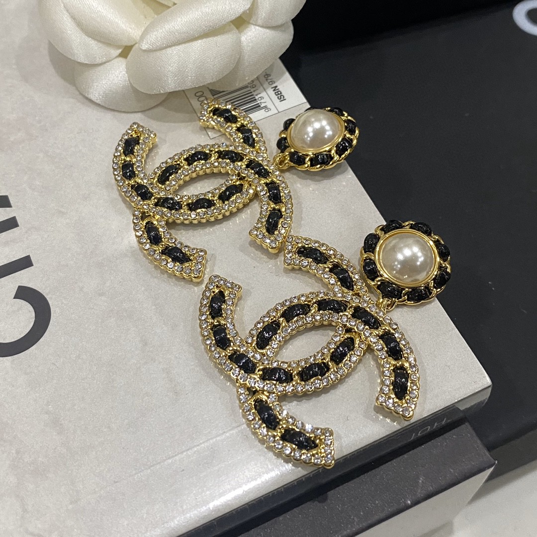 Chanel logo pearl earrings