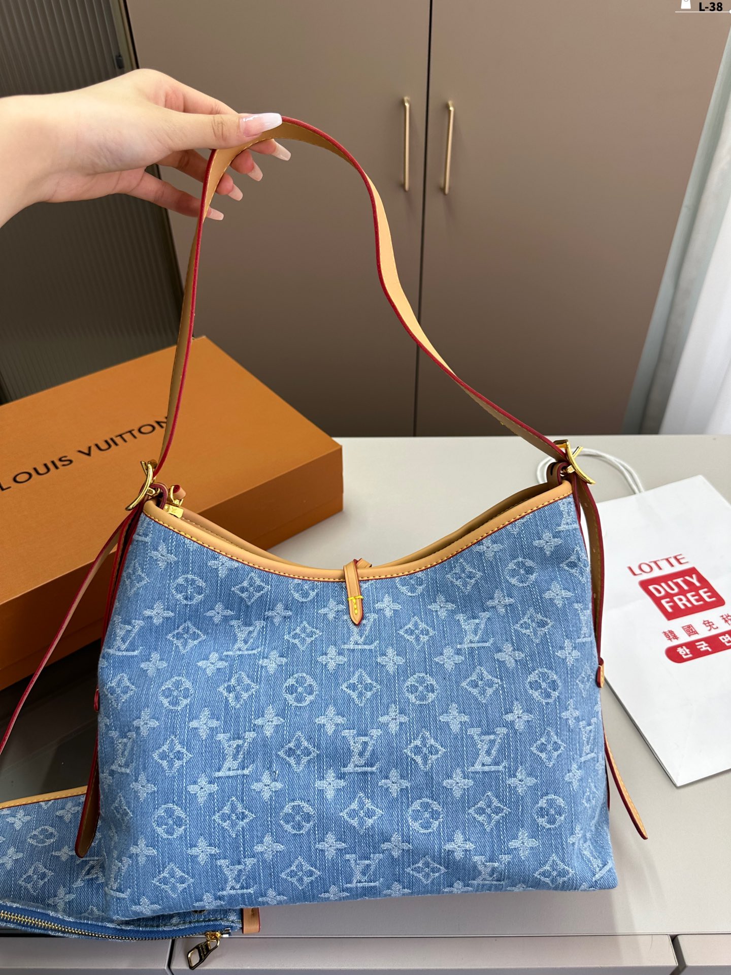 LV Louis Vuitton's new denim Carry all bag