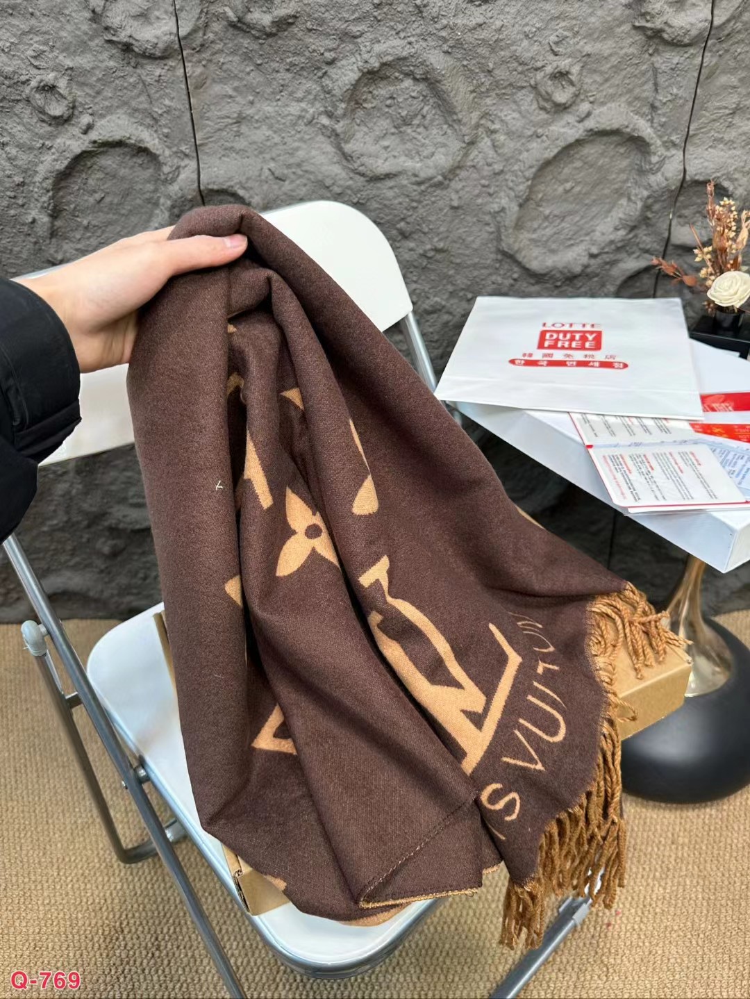 Replica  Louis Vuitton LV Unisex Reykjavik Scarf