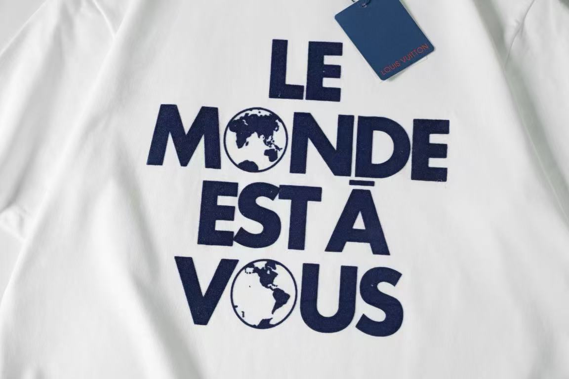 Louis Vuitton 'The world is yours' T-shirt