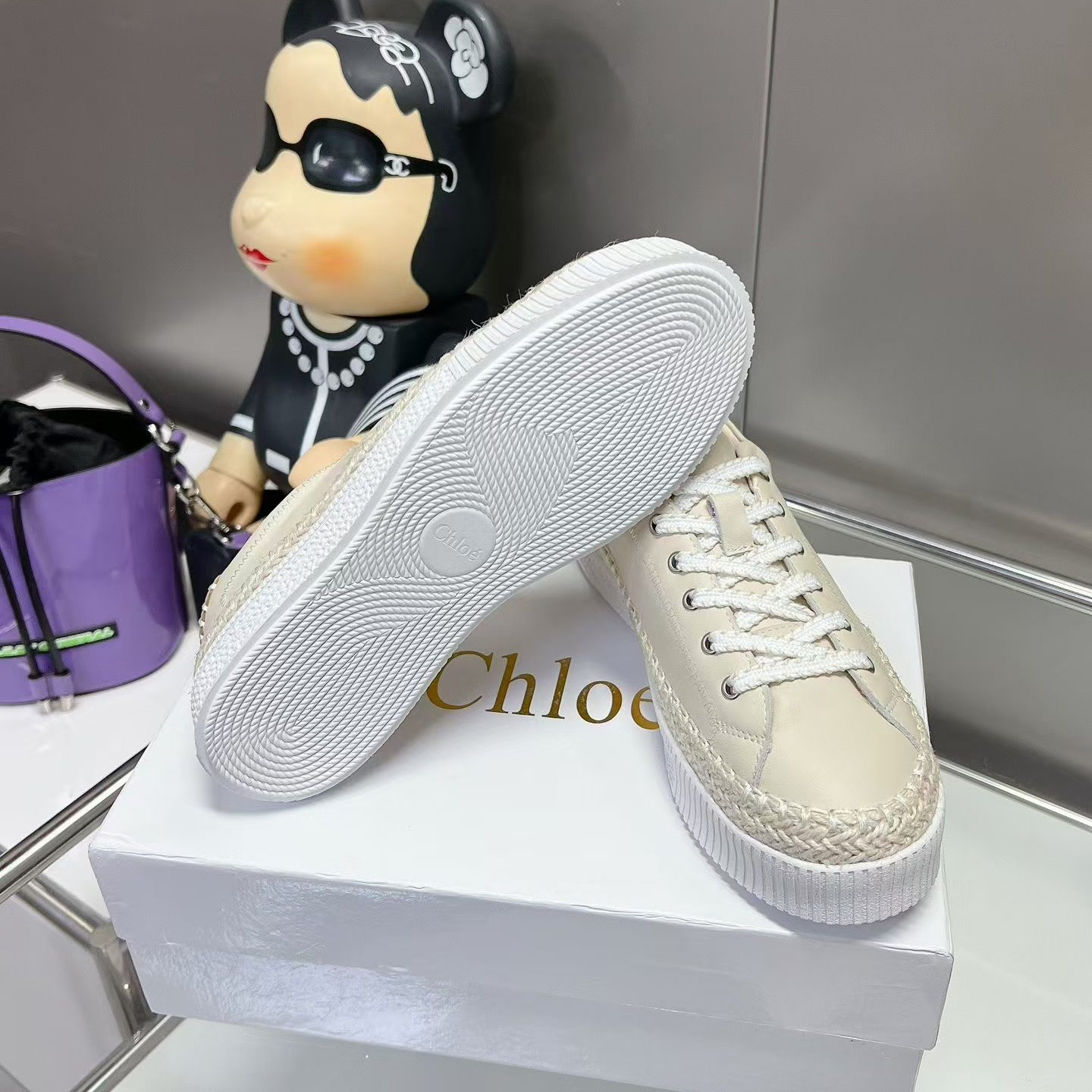 Chloe nama Low cut Thick soled sports shoes