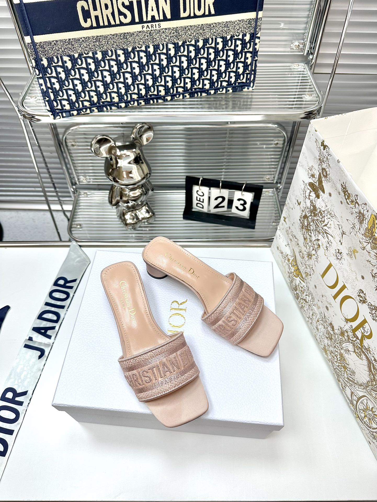 Replica Dior Embroidery collection of flip-flops