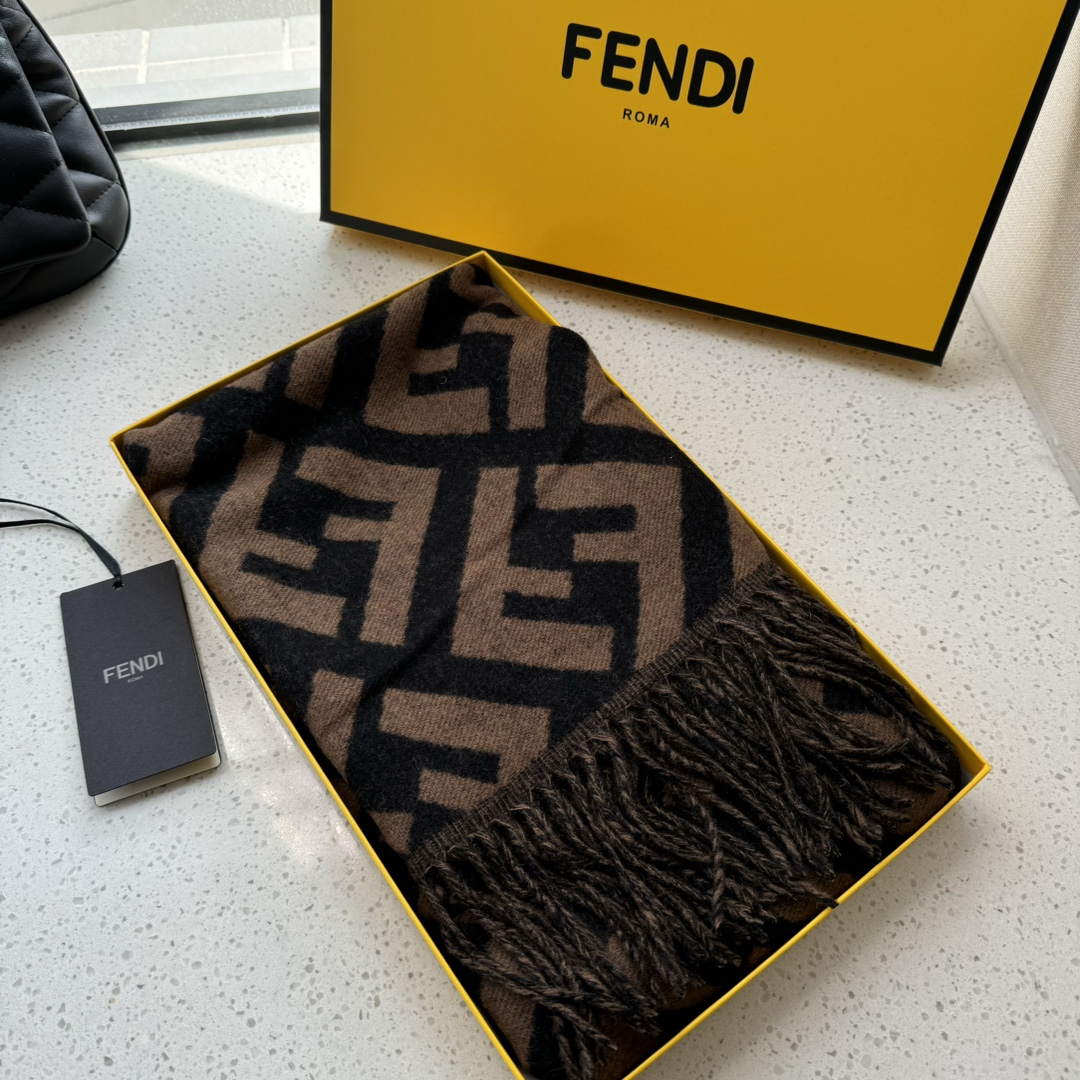 Fendi scarf 100% cashmere
