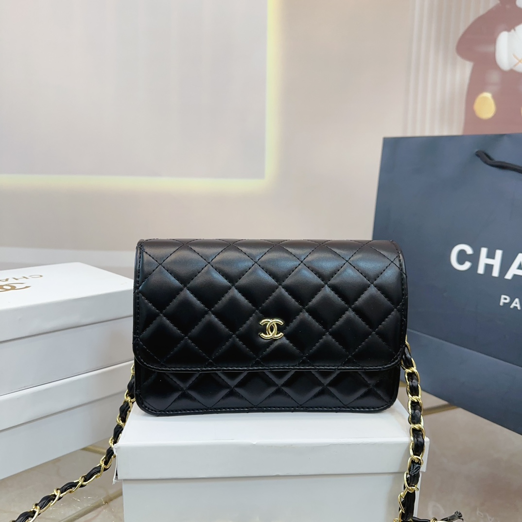Chanel woc crossbody chain bag