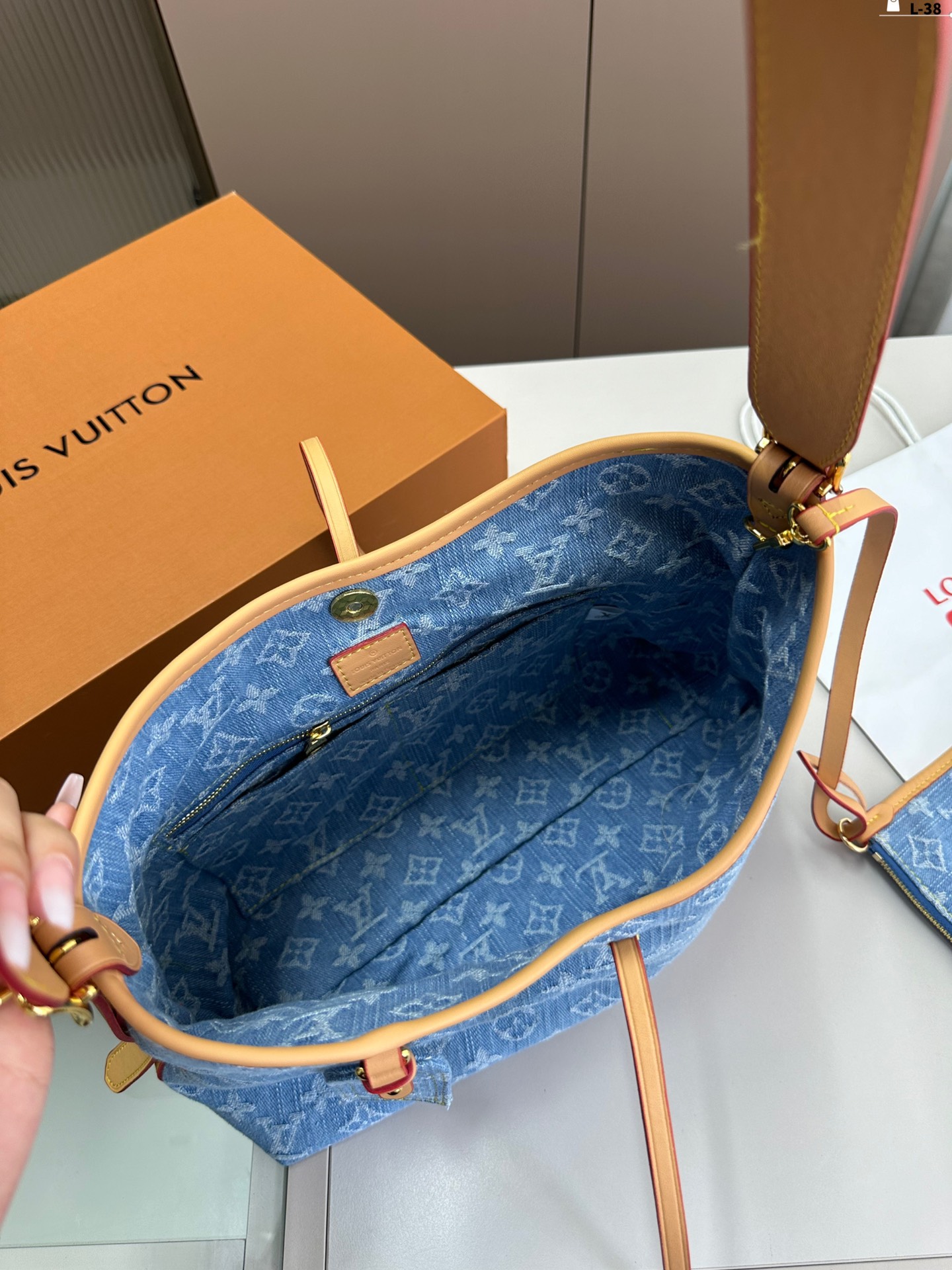 LV Louis Vuitton's new denim Carry all bag