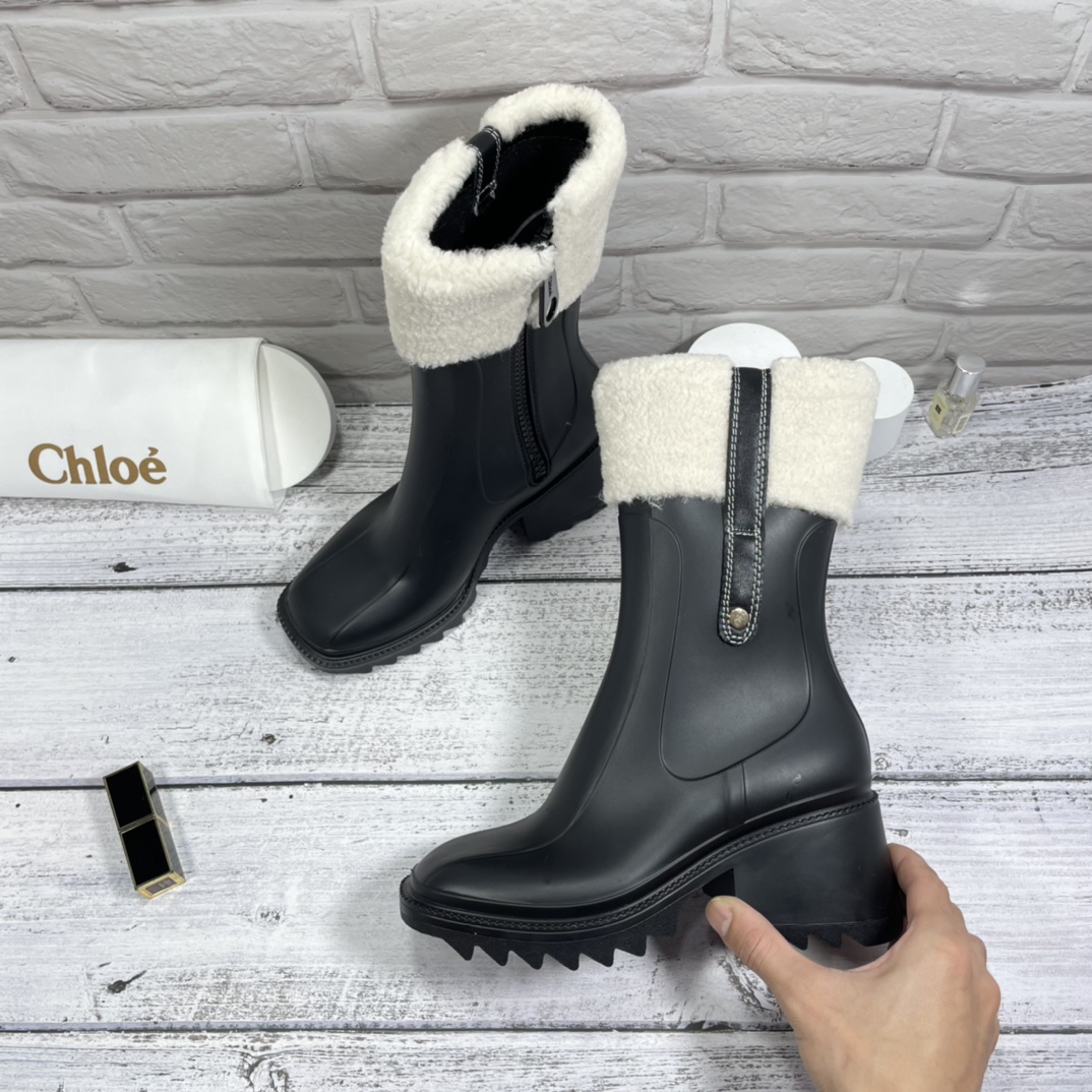 Chloe Lamb wool short boots