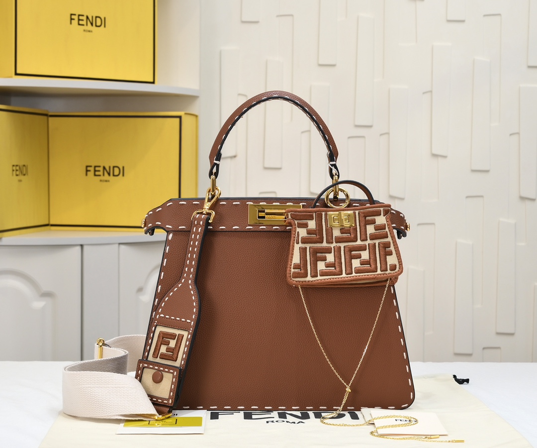 Fendi Peekaboo ISeeU Medium crossbody Handbag