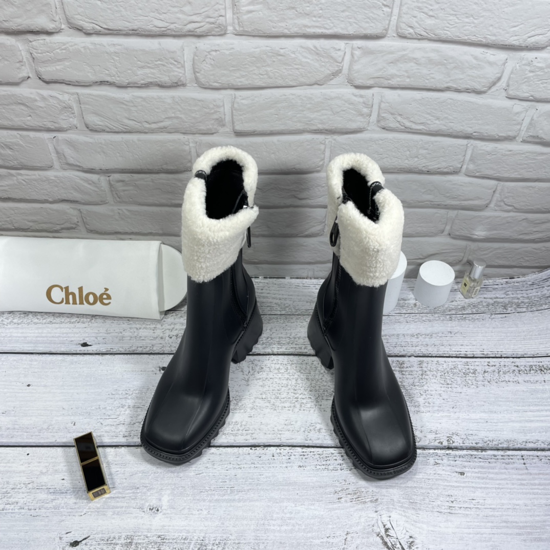 Chloe Lamb wool short boots