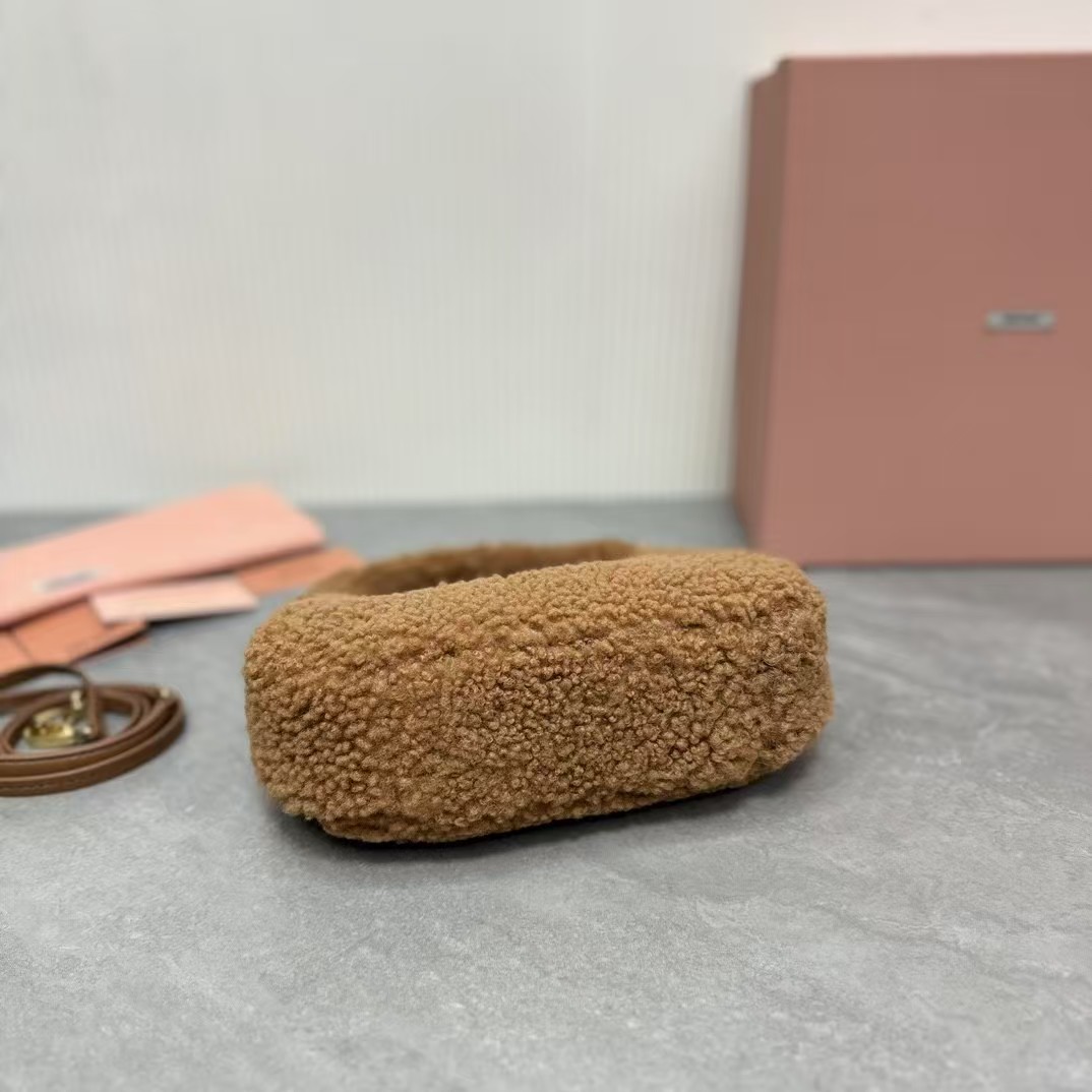 miumiu wander hobo armpit bag